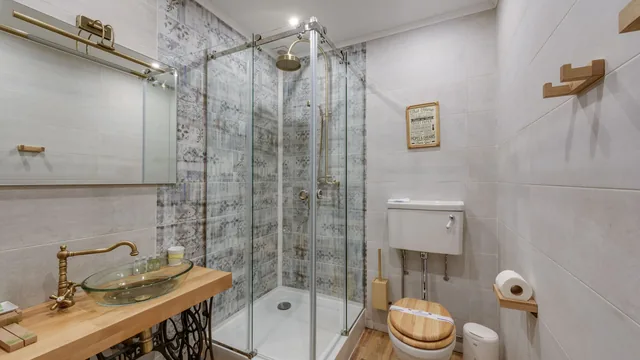 Rebuilt tile shower in Des Moines, IA